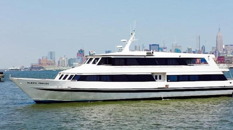 Manhattan II Yacht Charter